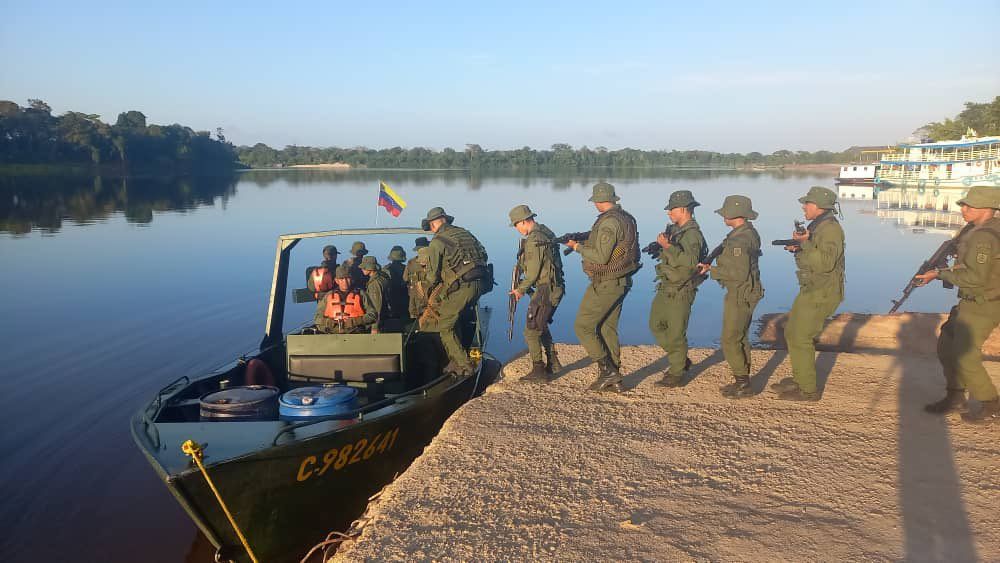 FANB destruye seis comercios ilegales en Parque Yapacana en Amazonas