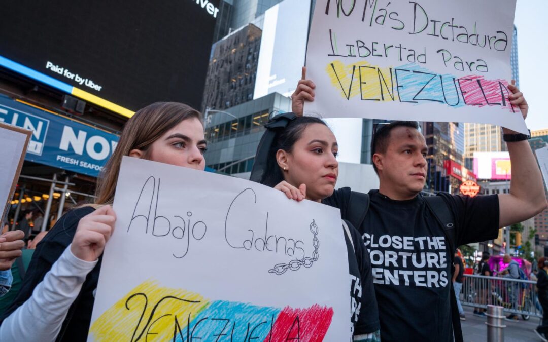 Venezolanos protestaron en Times Square de Nueva York para exigir el cierre de centros de tortura del país