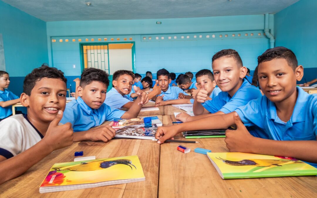 Gobierno destaca que niños y jóvenes iniciaron nuevo año escolar en más de 28 mil escuelas y liceos