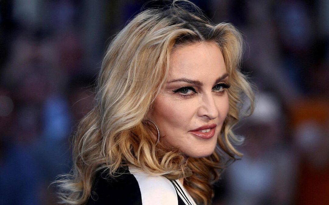 Madonna es criticada en redes por llevar una prenda con la imagen del Papa Francisco