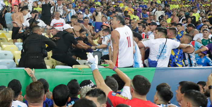 Fanáticos de Argentina y Brasil se enfrentan en la tribuna del Maracaná