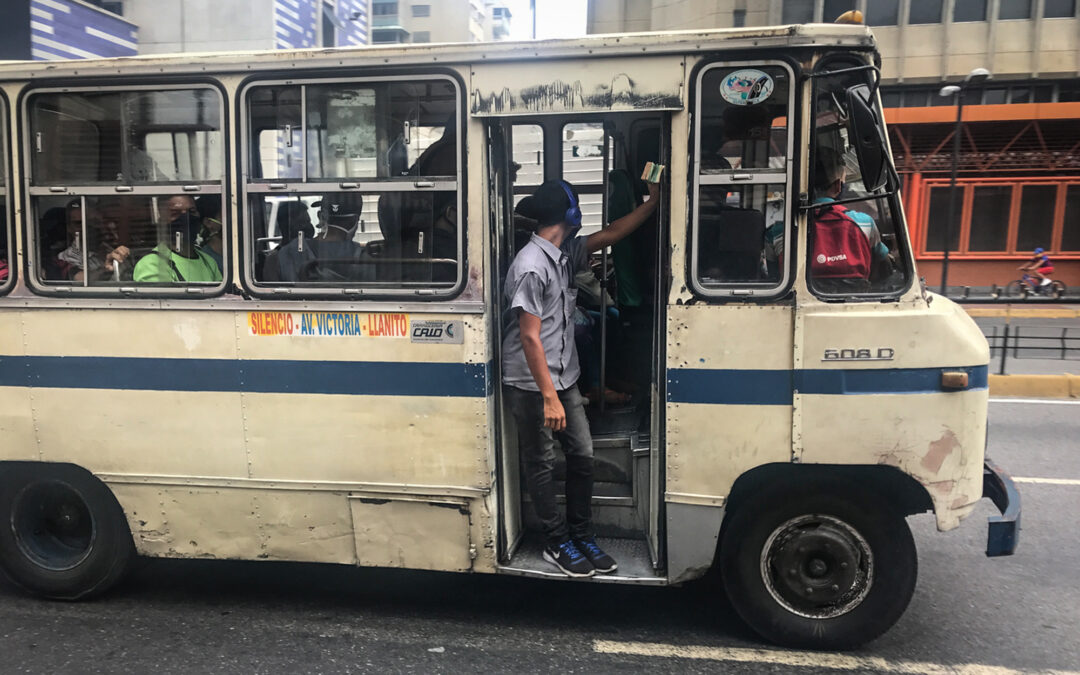 Transportistas pedirán al Ejecutivo aumento del pasaje a 0,50 centavos de dólar