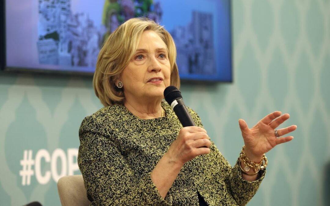 Hillary Clinton denuncia retroceso derechos de las mujeres y reivindica liderazgo femenino