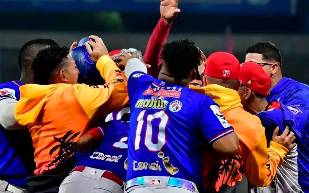 Tiburones de La Guaira celebran el pase a la final en Venezuela