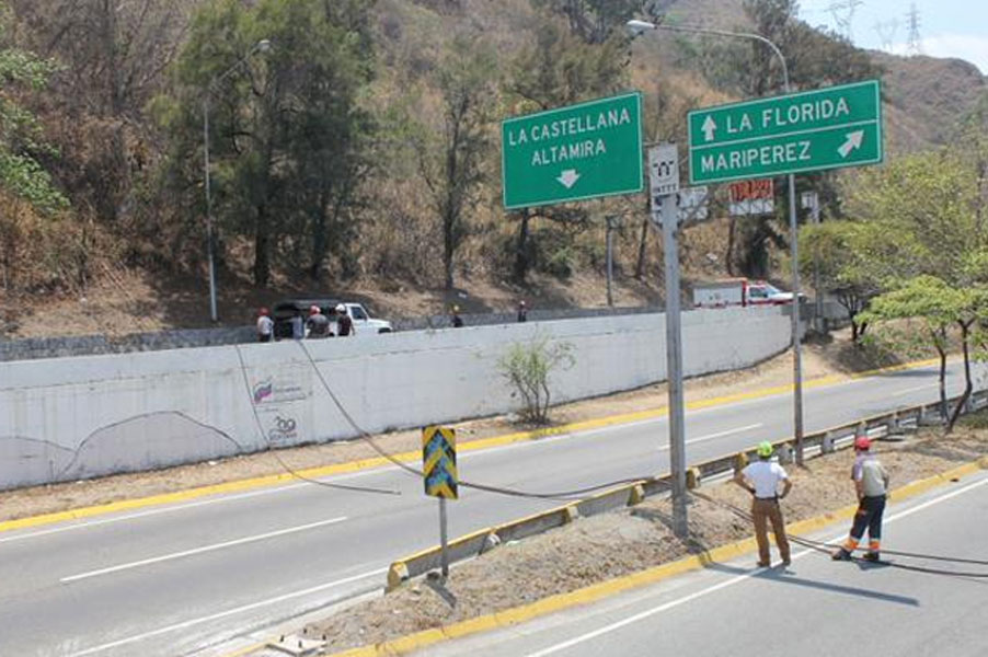 Policía encuentra bolsa con tres cráneos y huesos humanos en la cota mil