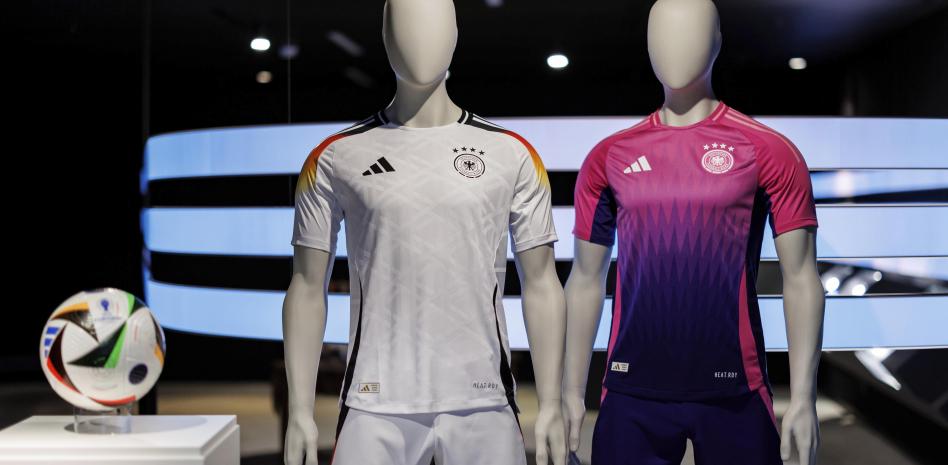 • La selección alemana de fútbol dejará de ser vestida por Adidas, tras 70 años, y tendrá a Nike como nuevo patrocinador a partir de 2027