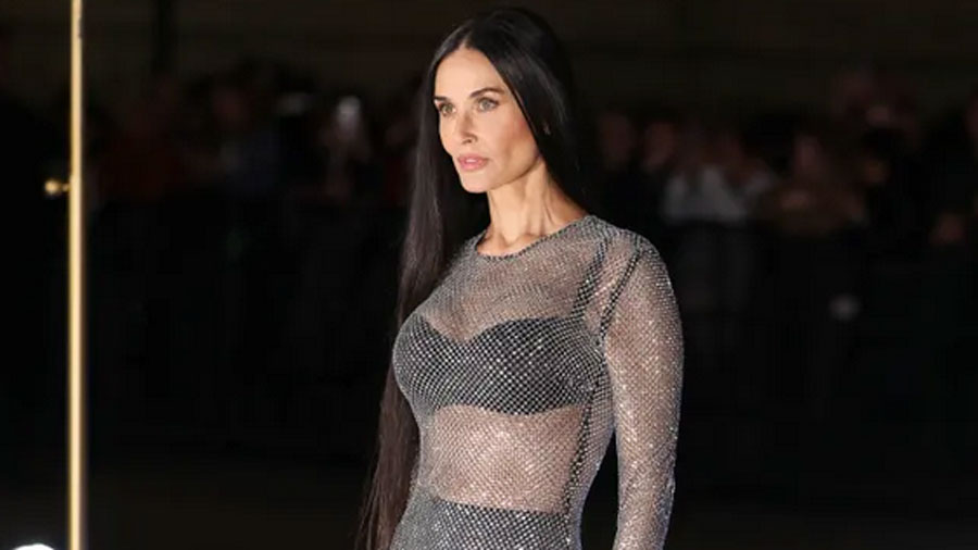 Demi Moore demuestra que también se puede ir en ropa interior a una alfombra roja con más de 60 años