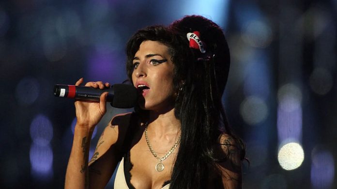 Amigos de Amy Winehouse critican película sobre su vida: “La hubiera odiado”