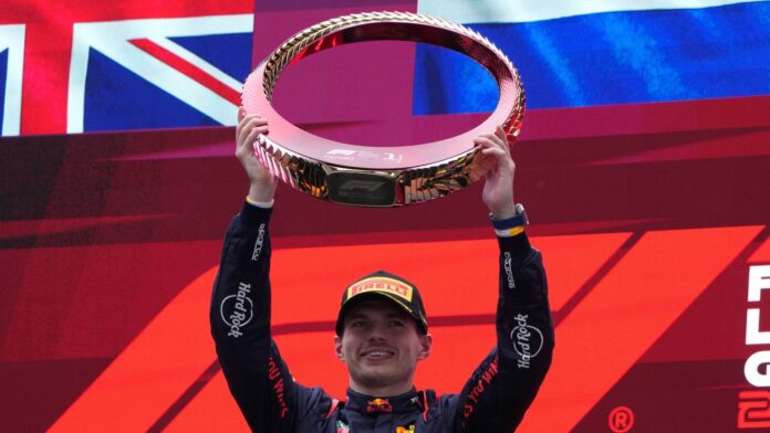 Verstappen domina en China y extiende su liderato