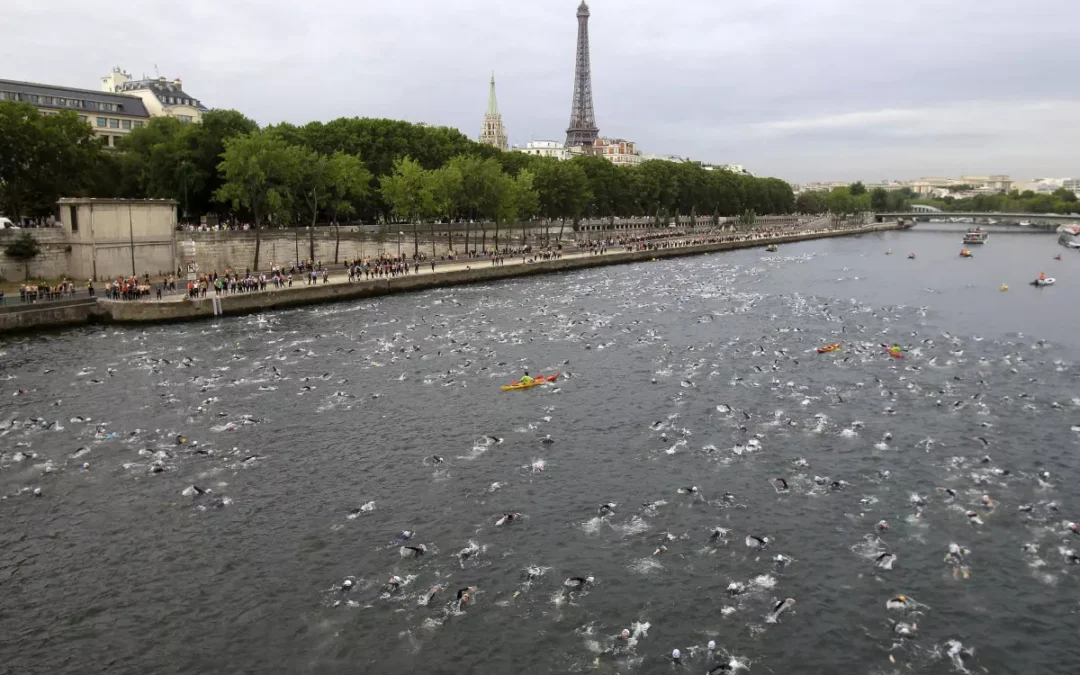Alcaldesa de París confía que la calidad del agua permitirá nado olímpico en el Sena
