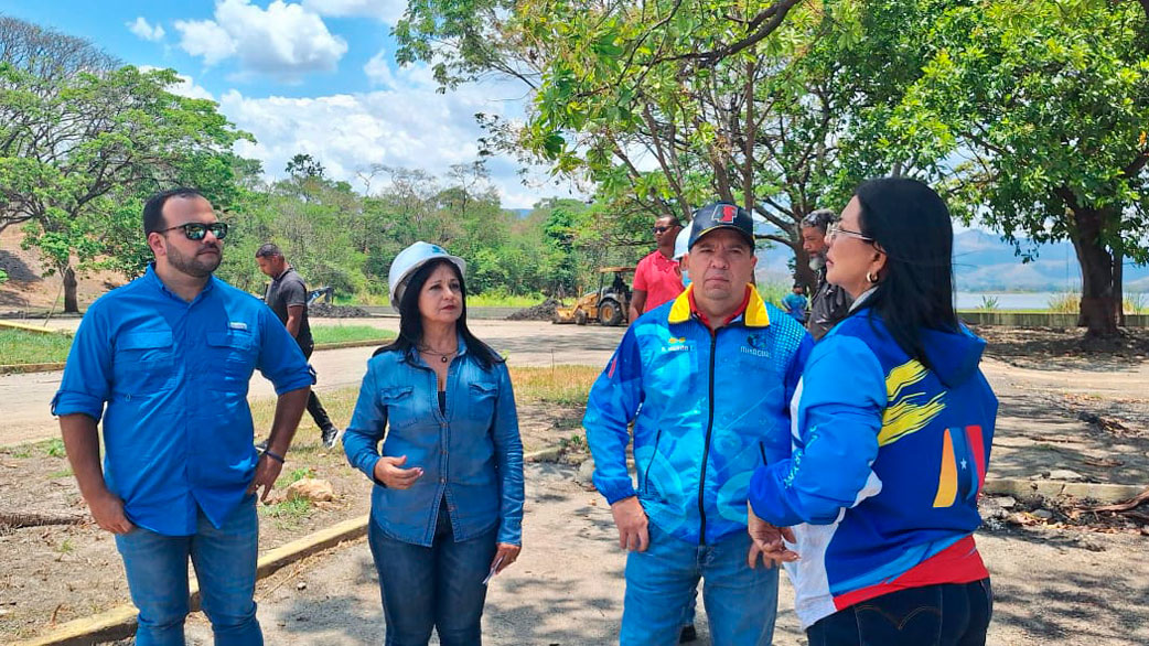 Ministro Marco Torres inspeccionó construcción de canal de descarga en Zuata y dique La Curía en Aragua