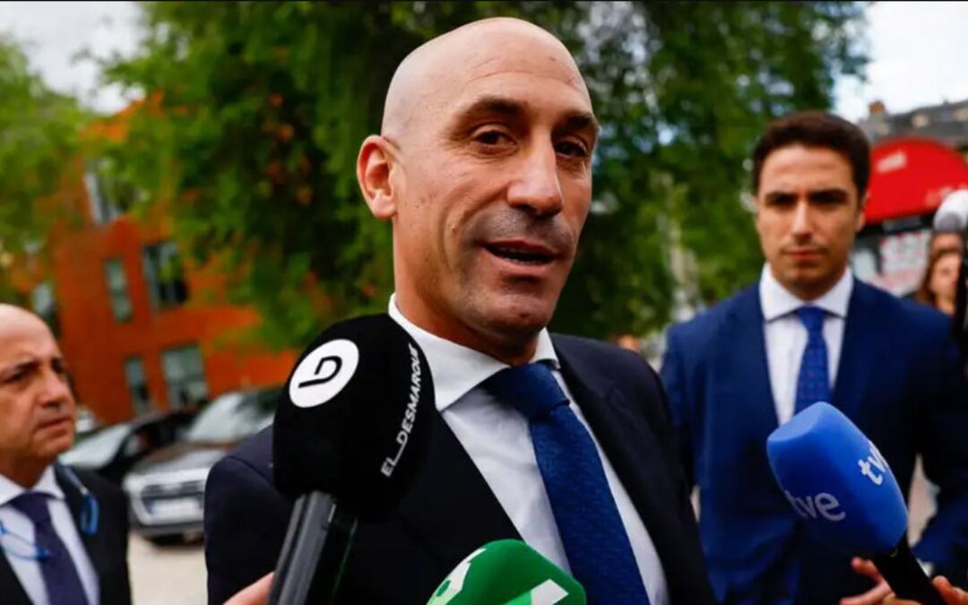 Luis Rubiales queda en libertad y podrá viajar al extranjero