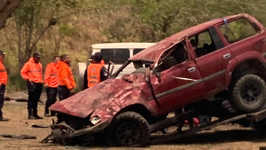 Accidente vehicular en la salida de Higuerote deja dos lesionados y un fallecido