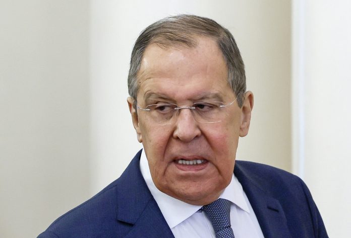 Lavrov: Rusia está dispuesta a solucionar la crisis ucraniana en el campo de batalla