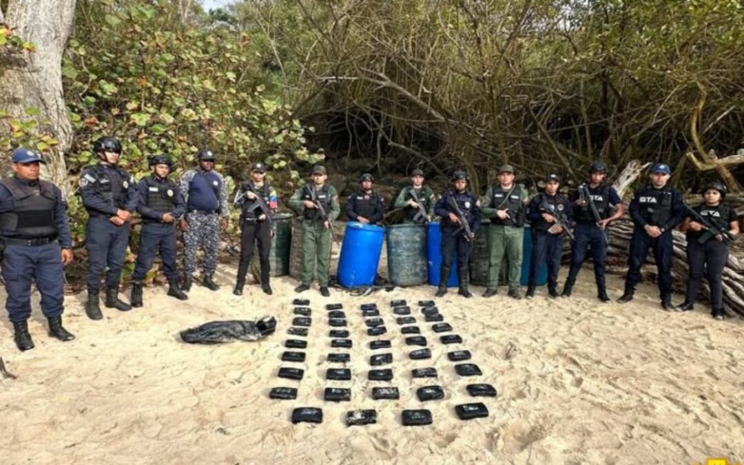 Autoridades hallan 20 kilos de droga abandonados en una playa de La Guaira