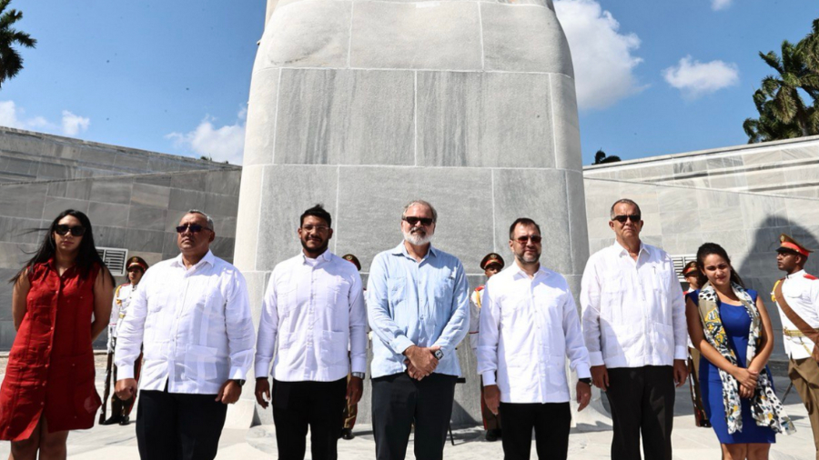 Yván Gil arribó a Cuba para fortalecer alianzas y cooperación con Venezuela