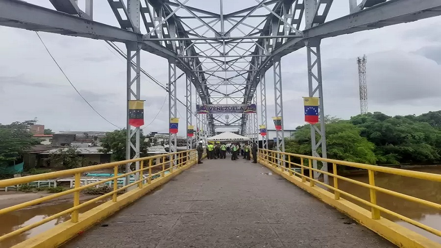 Venezuela y Colombia abren el paso de vehículos en el cuarto puente en su frontera común