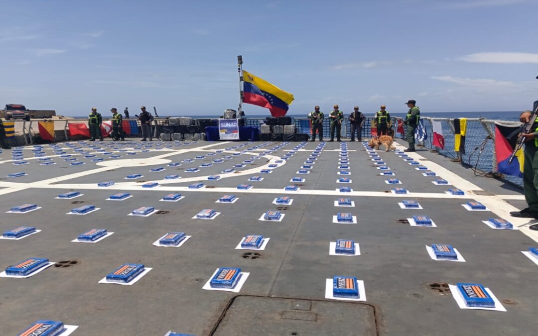 Incautan 2.400 kilos de cocaína en embarcación con bandera venezolana en Martinica