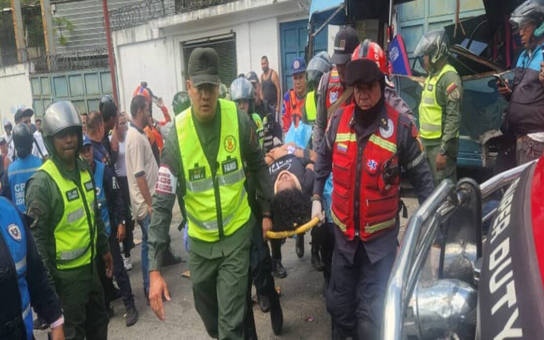 Al menos diez heridos tras accidente de tránsito en la carretera vieja Caracas – La Guaira