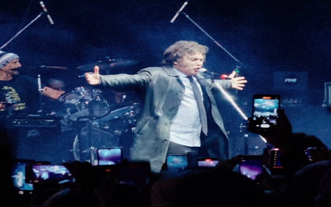 «¡Yo soy el rey!»: Milei protagoniza un show de rock en medio de una Argentina empobrecida