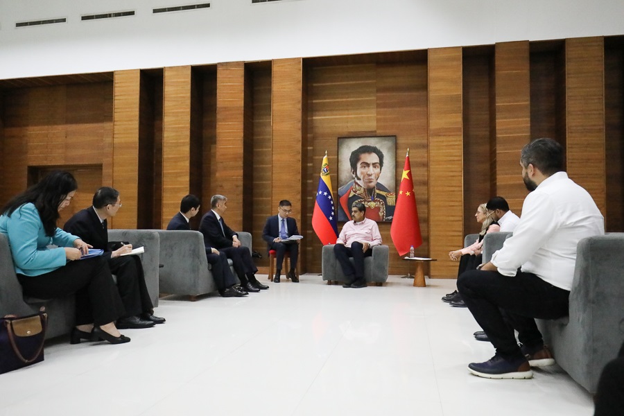 Presidente Maduro sostuvo encuentro con delegación del Partido Comunista de China