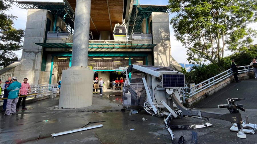 Un muerto y al menos 20 heridos tras la caída de una cabina del teleférico en Medellín