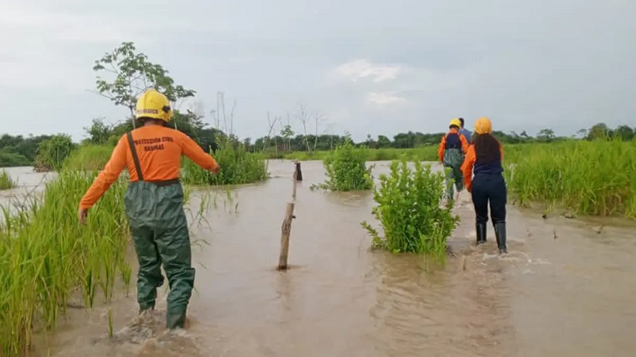 20 casas anegadas tras crecida del río Santo Domingo en Barinas