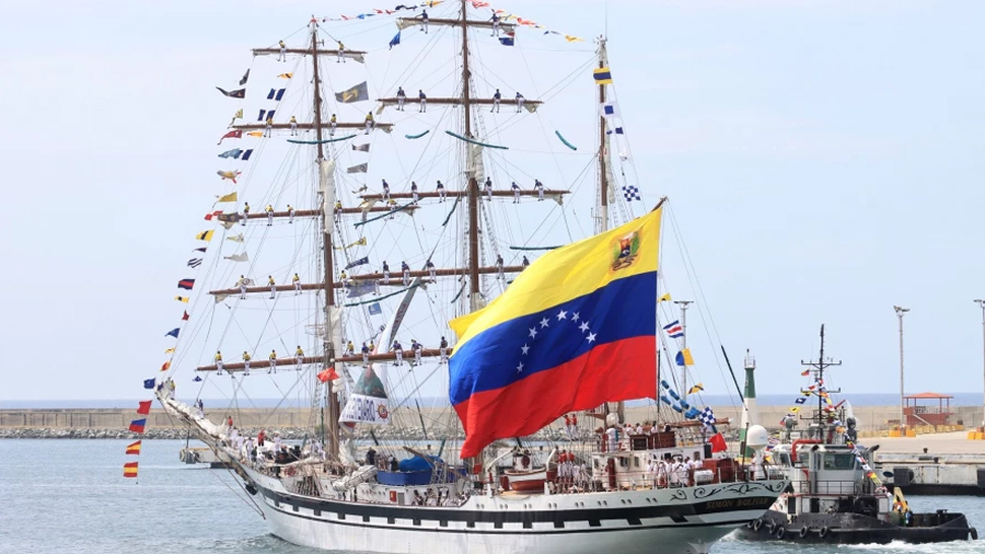 Buque Escuela “Simón Bolívar” arribó este sábado a Santiago de Cuba.