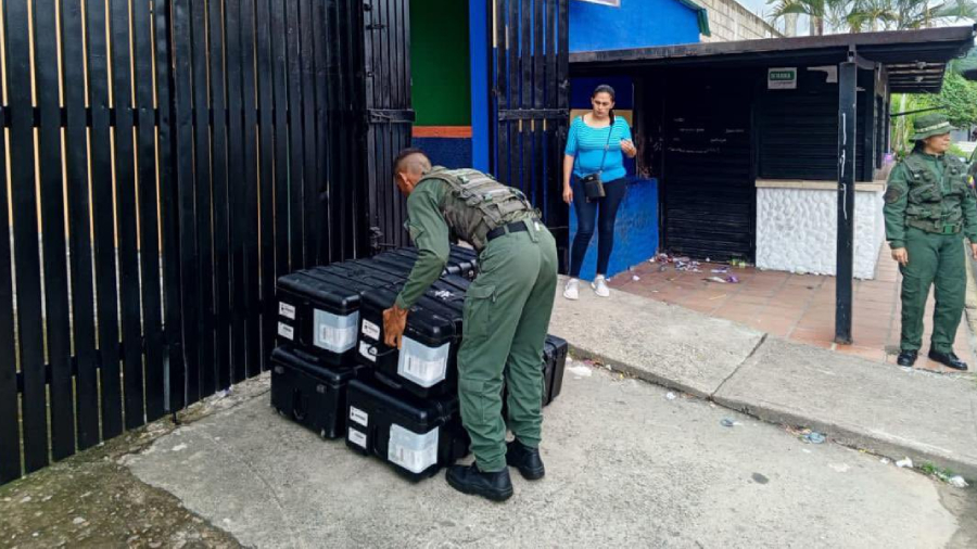 FANB acompaña al CNE en la formación de miembros de mesa