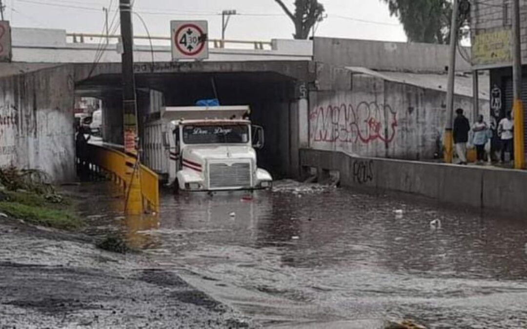 Fuertes lluvias provocan inundaciones en el Estado de México