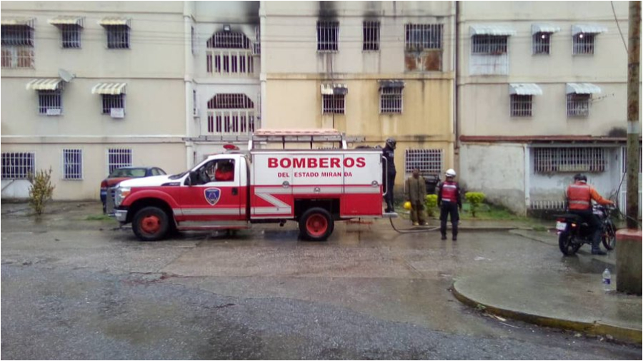 Incendio en un apartamento en Guarenas deja dos muertos y varios heridos