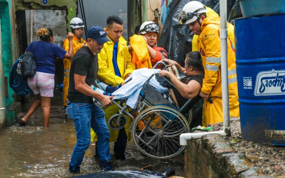 Al menos 11 fallecidos y más de 800 albergados por las intensas lluvias en El Salvador