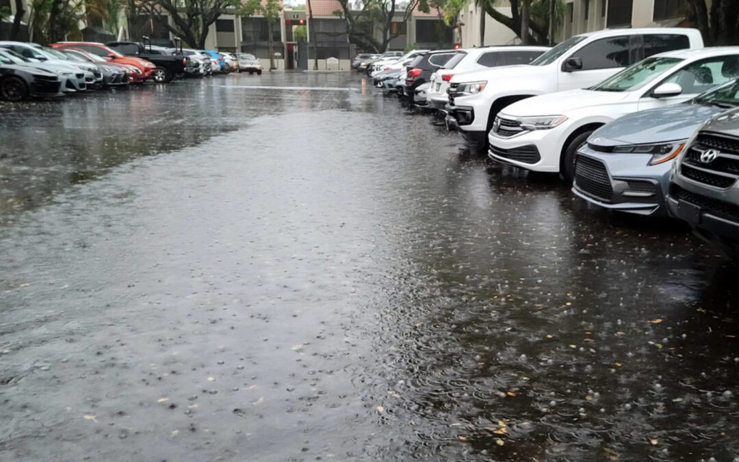 Inundaciones y vuelos cancelados en Florida dejan lluvias que no cesarán hasta el sábado