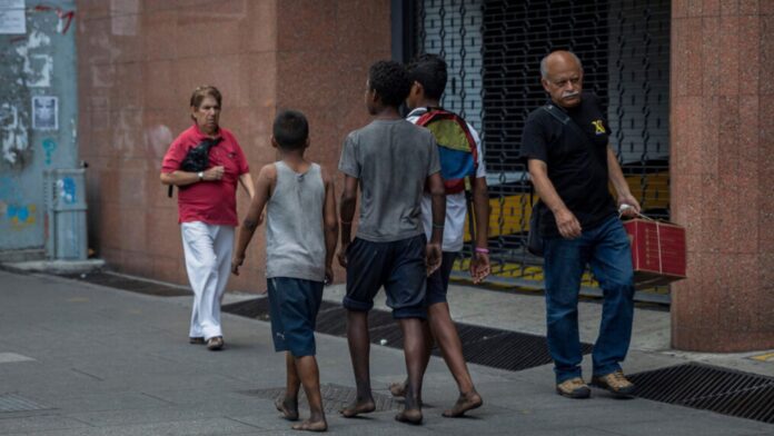 Niños en situación de pobreza están siendo captados por grupos armados en Venezuela, según OVV