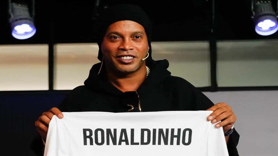 Ronaldinho llegó este miércoles a Venezuela para participar en la Liga Monumental