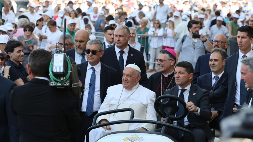 El Papa critica el uso de la fe «para aprovecharse de la gente»