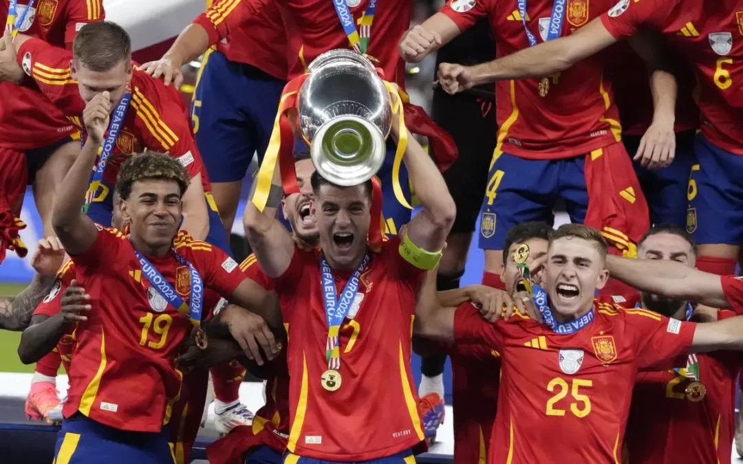 España conquista su cuarta Eurocopa al vencer 2-1 a Inglaterra en la final