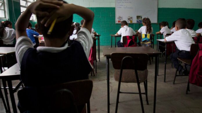 Alarma educativa en Venezuela: 3 de cada 10 estudiantes no saben leer ni escribir #10Jul