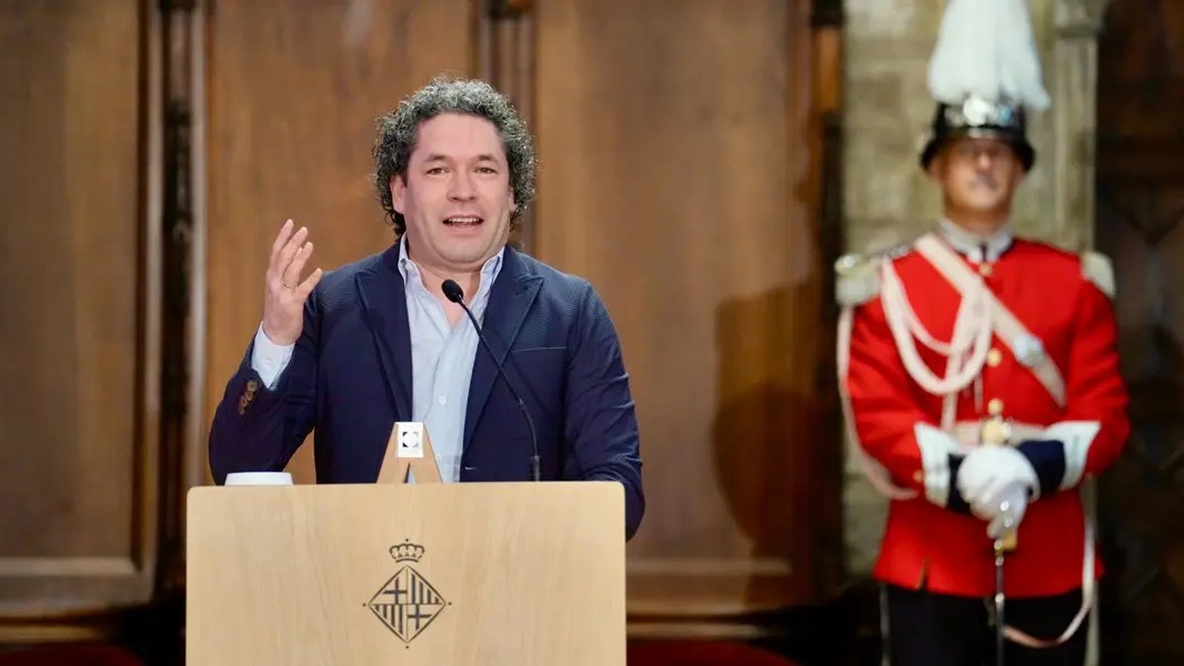 Gustavo Dudamel recibió premio «Amigo de Barcelona» por su trayectoria musical