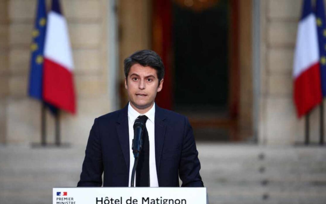 Macron pide al primer ministro Gabriel Attal seguir “por el momento” en el cargo tras revés electoral