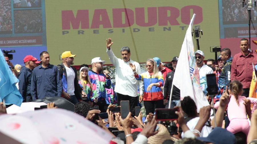 Maduro fue recibido en Petare y planteó un plan de reurbanización para toda la parroquia