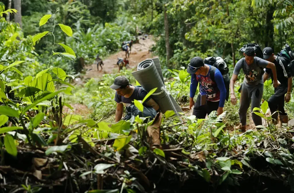 Panamá bloquea casi 5 kilómetros de pasos usados por migrantes en la selva del Darién