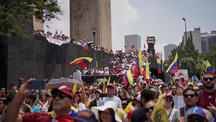 Edmundo González a migrantes venezolanos: Trabajamos para que todos vuelvan