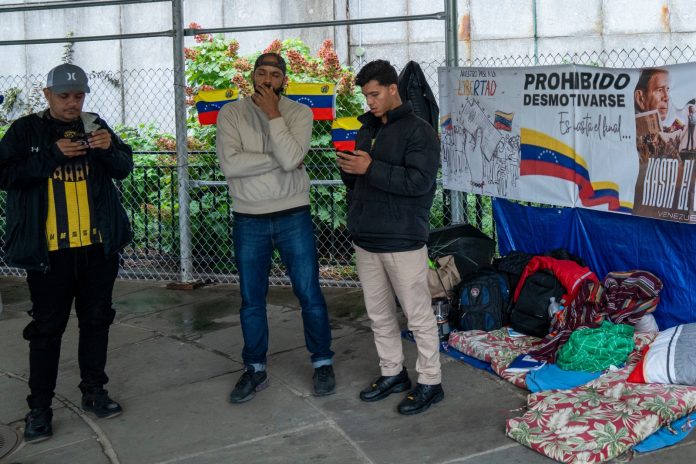 Dos venezolanos iniciaron una huelga de hambre frente a la ONU para exigir que actúe contra el fraude electoral chavista