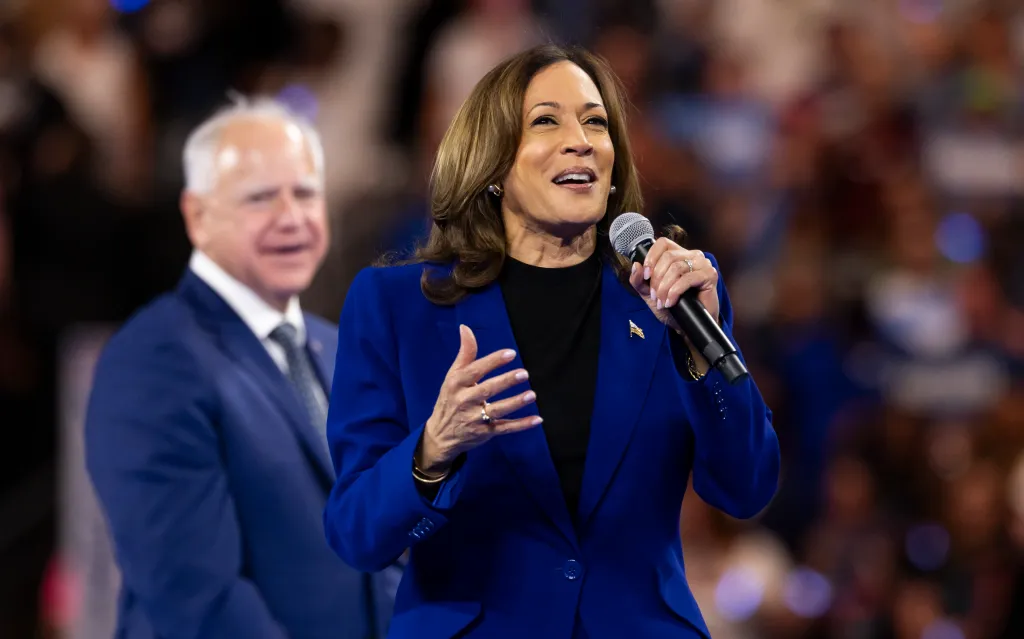 Delegados de los 50 estados de EE.UU. formalizan la candidatura de Kamala Harris a la Presidencia