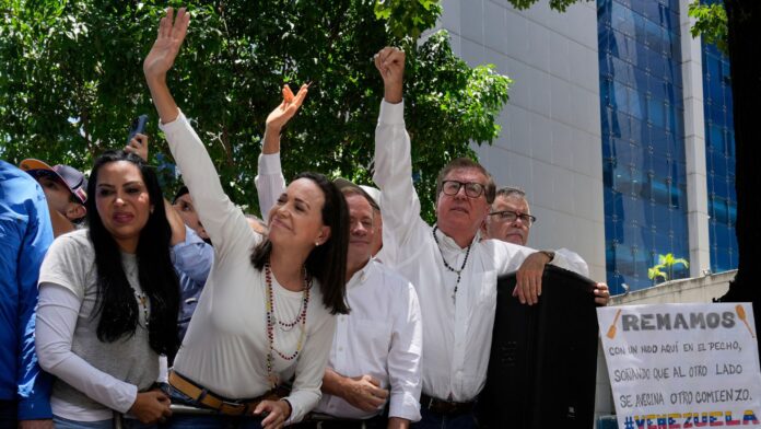 María Corina encabeza movilización en Caracas a un mes de la elección presidencial