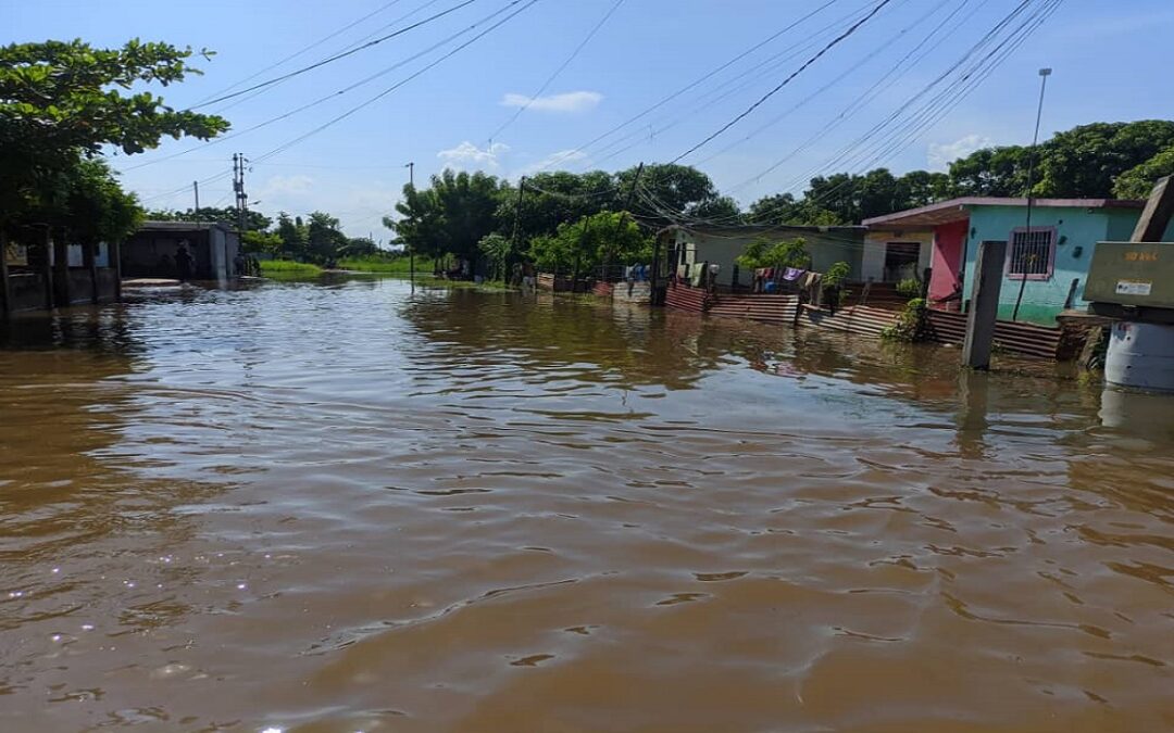 Sistema Nacional de Gestión de Riesgo atiende a familias por inundaciones en Delta Amacuro, Sucre y Zulia