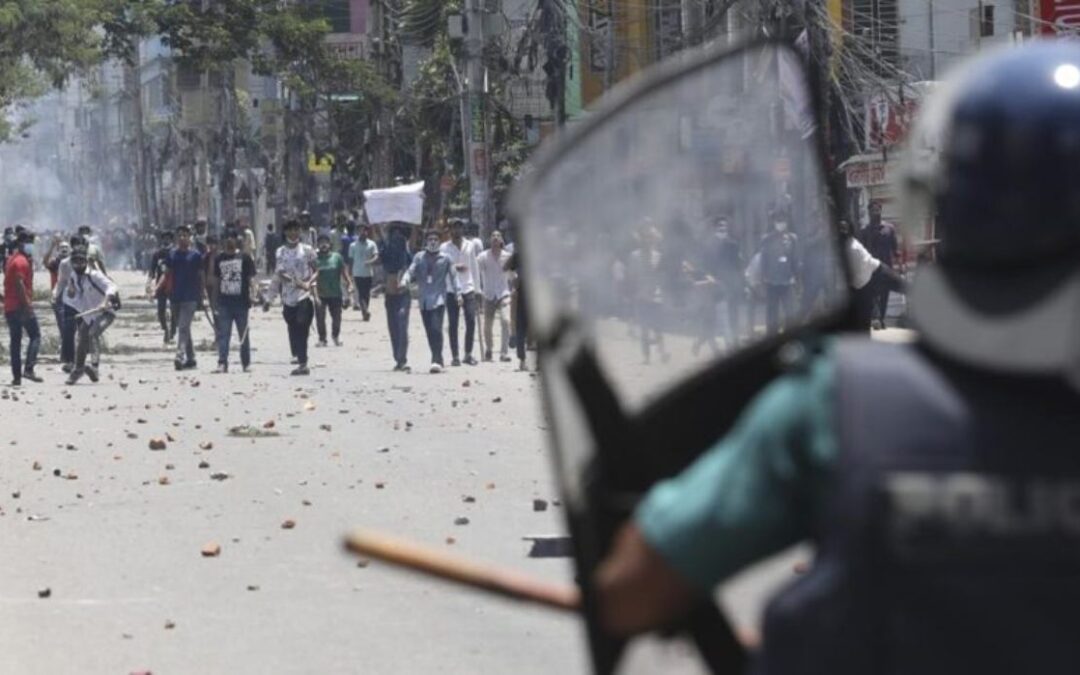 Las protestas antigubernamentales en Bangladesh dejan al menos 300 muertos