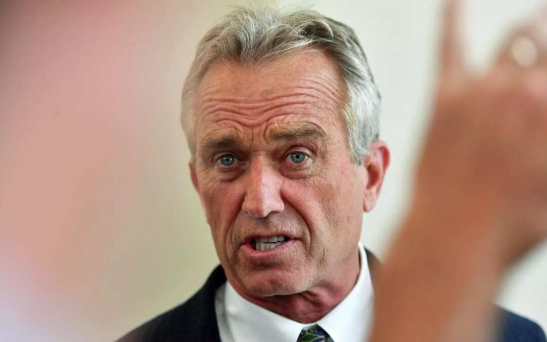 Robert F. Kennedy Jr. analiza abandonar la carrera presidencial y unirse a Donald Trump