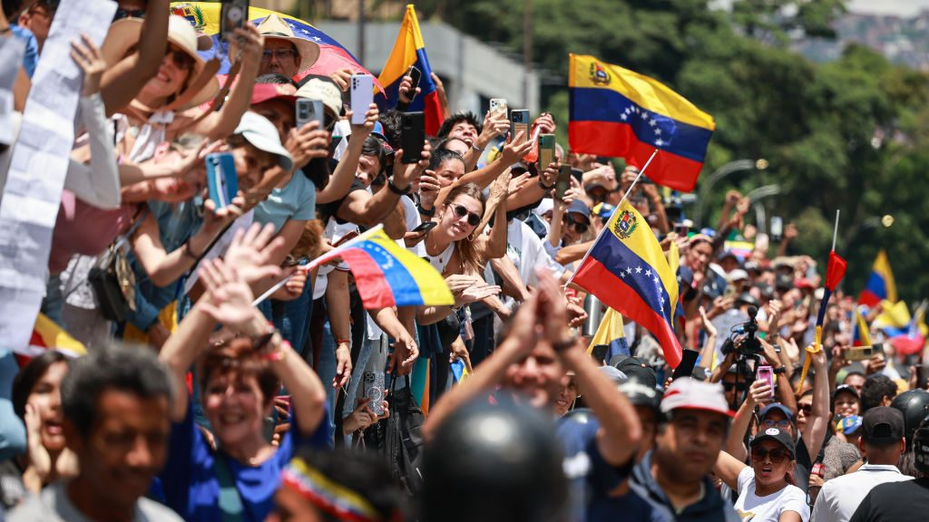 Oposición y oficialismo vuelven a las calles de Venezuela un mes después de las elecciones: así llegan las protestas